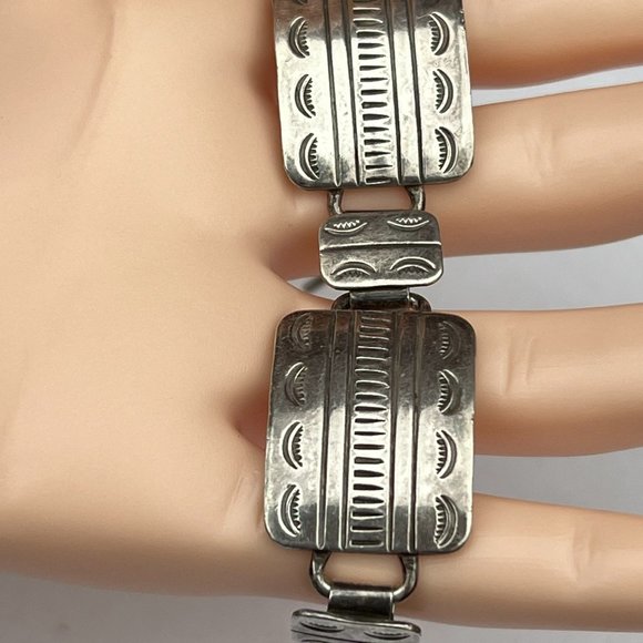 Vintage JP Sterling Silver Marquise Repousse Panel Link Bracelet 7" L, 30 Grams - Picture 2 of 15